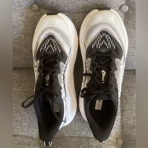 Stylish HOKA Black and White Women's Running Shoes